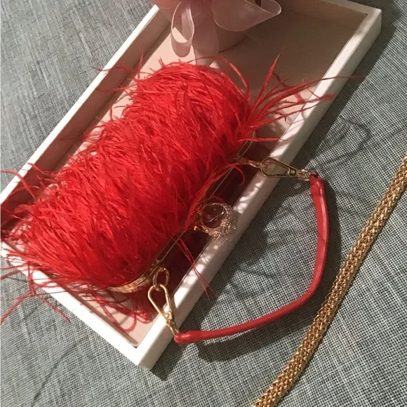 GORGEOUS GORGEOUS Red Ostrich Feather evening bag.Brand New See All Pics.🌹🍄🌹 - Picture 4 of 13